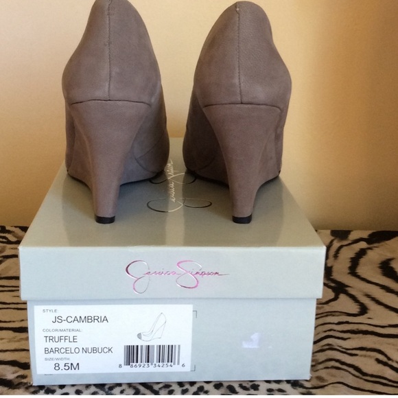 Jessica Simpson grey suede jewel studded toe wedges in size 8 1/2 - Picture 3 of 5